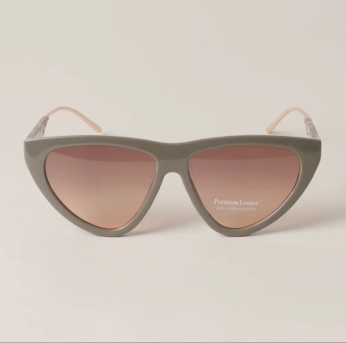 Retro Triangle Shape Cat
Eye Sunglasses